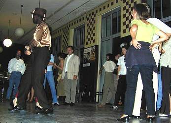 Salsa im Café der Kunsthalle in Bonn - anklicken zum Vergrößern - click to enlarge