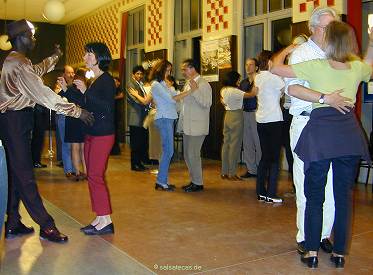 Salsa im Café der Kunsthalle in Bonn - anklicken zum Vergrößern - click to enlarge
