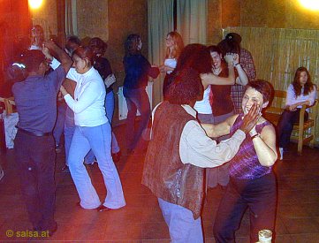 Salsa im El Paraiso (anklicken zum Vergrößern, mit ALT+F4 wieder schliessen)