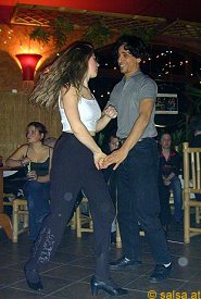 Salsa im El Paraiso (anklicken zum Vergrößern, mit ALT+F4 wieder schliessen)