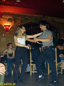 Salsa im El Paraiso (anklicken zum Vergrößern, mit ALT+F4 wieder schliessen)