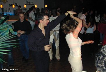 Salsa in der Tanzschule Schluerecki in Köln - anklicken zum Vergrößern - click to enlarge