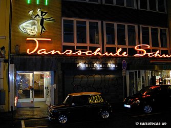 Salsa in der Tanzschule Schluerecki in Köln - anklicken zum Vergrößern - click to enlarge