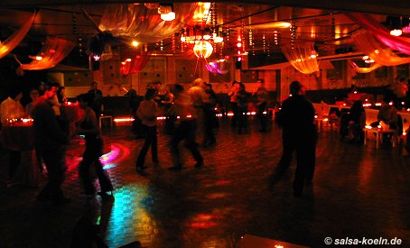 Köln: Salsa in der Tanzschule Schluerecki